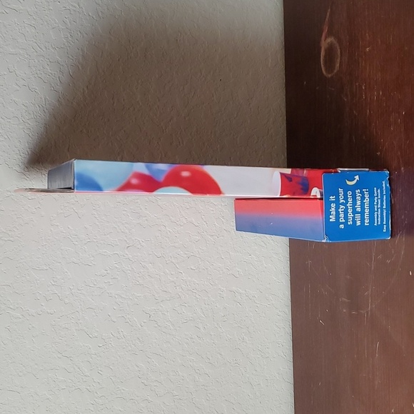 Batman Party Express from Hallmark, Light & Sound Centerpiece, Table cov… - Picture 4 of 6